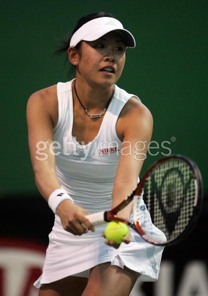 Chinese player Li Na returns to her opponent Eleni Daniilidou of Greece during their Dubai Duty Free Open tennis match. Daniilidou won 6-7, 7-6, 6-3